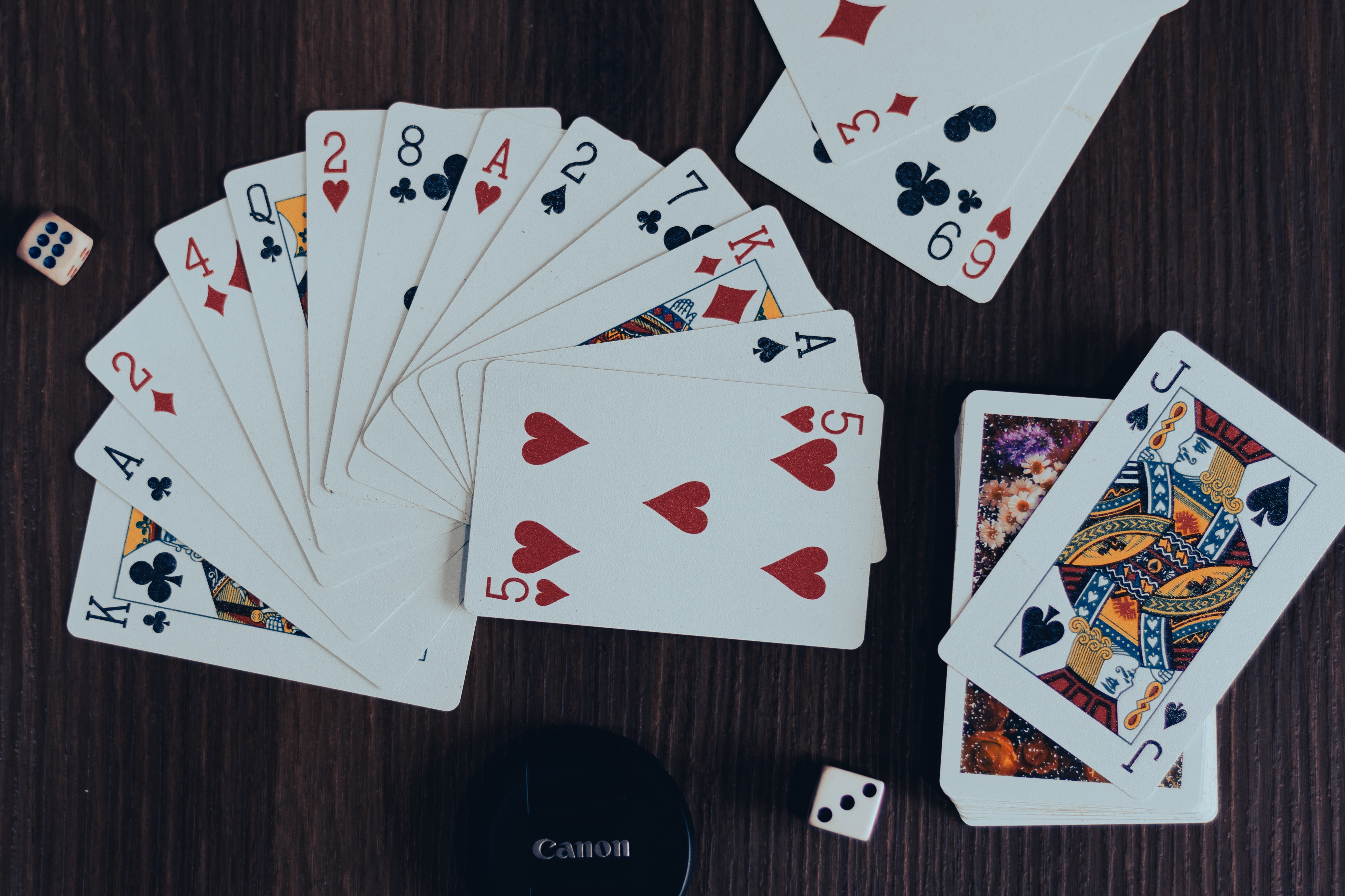How to play card games online: digital poker, patience and more